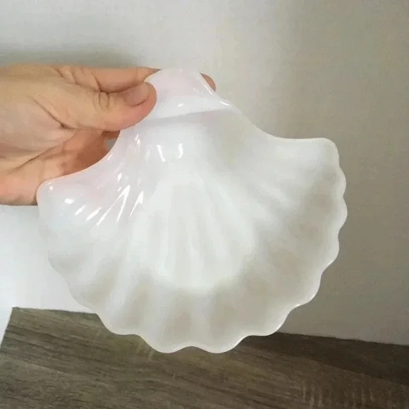 Vtg  Fire King Shell dish - Picture 4 of 5